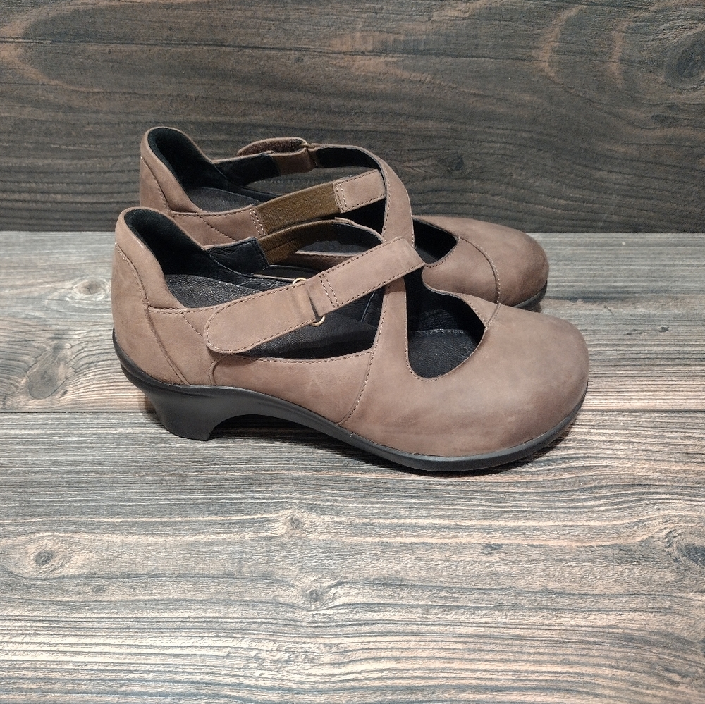 Aravon Women's Mona Slip On Pump Shoes  Comfort Size 7D
